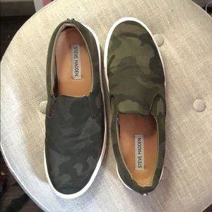 steve madden camo slip ons